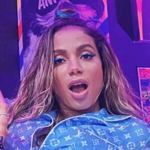 Anitta estelou o clipe 'Tocame', seu mais novo hit, em clima de romance com Gui Araújo