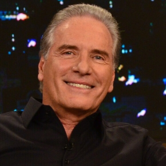 Roberto Justus compartilhou foto ao lado dos 5 filhos, 3 netos, mulher, 1 nora, 1 genro, e 1 futuro genro: 'Nada é mais lindo e nem mais importante na vida do que estarmos junto daqueles que tanto amamos