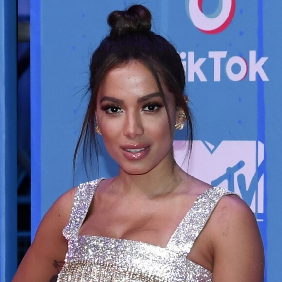 Anitta está solteira após fim do namoro com o apresentador Guilherme Araújo