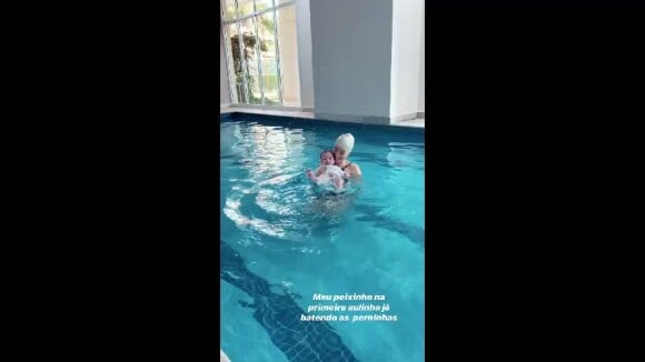 Vídeo: filho de Alok e Romana Novais, Ravi faz 1ª aula de natação
