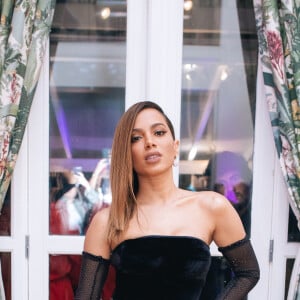 Anitta foi elogiada por Lucas Omulek pelo look usado no prêmio Men of The Year