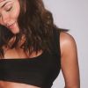 Talita Younan deixa barriga de gravidez à mostra em foto