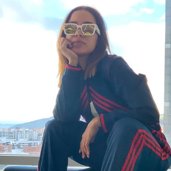 Anitta deve seguir viagem para a França e visitar Neymar em Paris