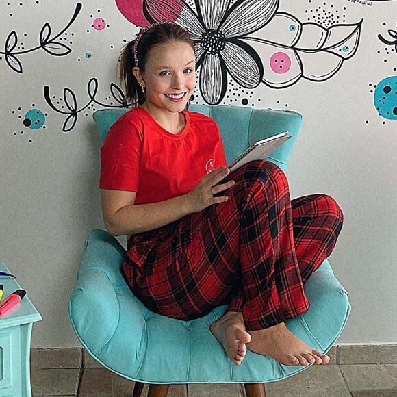 O xadrez também apareceu em look homewear de Larissa Manoela