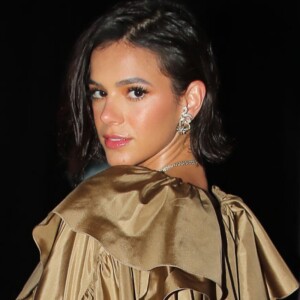 Bruna Marquezine comemora 25 anos com luau em lugar secreto
