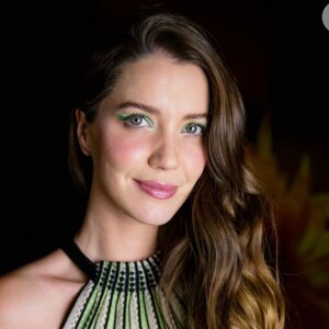 Nathalia Dill aos poucos vem notando mudança nas formas com a primeira gravidez: 'Minha barriga ainda não está muito grande, mas já vejo ela ali'