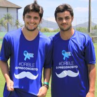 Os irmãos Bruno Gissoni e Felipe Simas apoiam campanha contra câncer de próstata