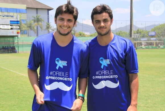 Os irmãos, Bruno Gissoni e Felipe Simas, apoiam a campanha 'Novembro Azul' e participam de jogo de futebol, neste sábado, 1º de novembro de 2014