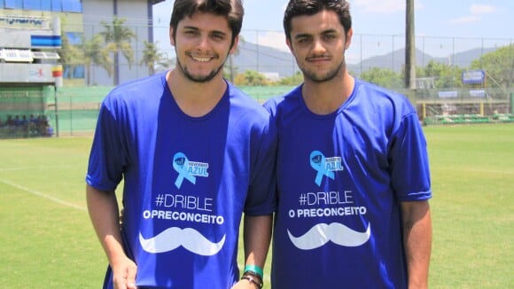 Os irmãos Bruno Gissoni e Felipe Simas apoiam campanha contra câncer de próstata