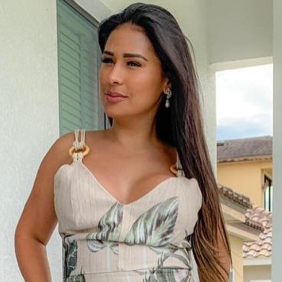 Simone surge de biquíni em vídeo e deixa barriga em evidência, em 8 de agosto de 2020