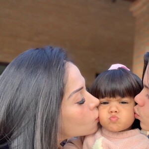 Mayra Cardi exibe foto de beijo em Sophia com o filho mais velho, Lucas, de 20 anos