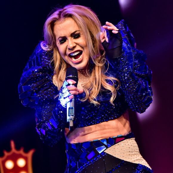 Joelma mostra beleza natural em foto sem maquiagem