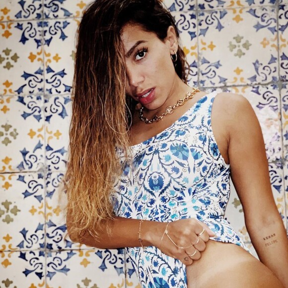 Anitta cozinhou acompanhada pelo suposto affair, Lucas Omulek