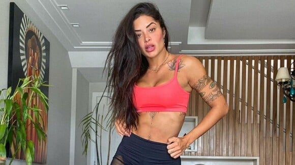 Aline Riscado ganha 6 kg e mostra barriga em vídeo: 'Corpo é questão de ângulo'
