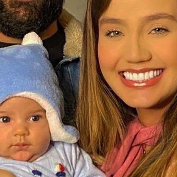 Filho de Sorocaba usa look de pelúcia em foto com os pais