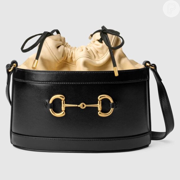 Marina Ruy Barbosa usa bucket bag com detalhe dourado de R$ 11,8 mil