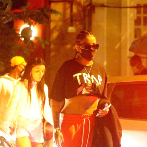 Ludmilla e Brunna Gonçalves jantam em restaurante