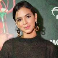 Bruna Marquezine aparece em famoso letreiro de Londres por campanha e agita fãs