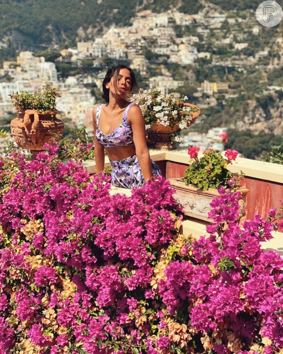 Anitta apostou em look Dolce & Gabbana por toda a viagem pela Itália