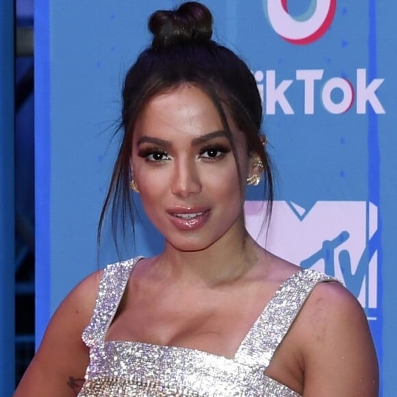 Anitta nega namoro com o jogador Rodrigo Guth