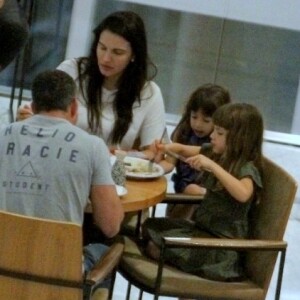 Mulher de Malvino Salvador, Kyra Gracie está grávida pela 3ª vez e terá um menino