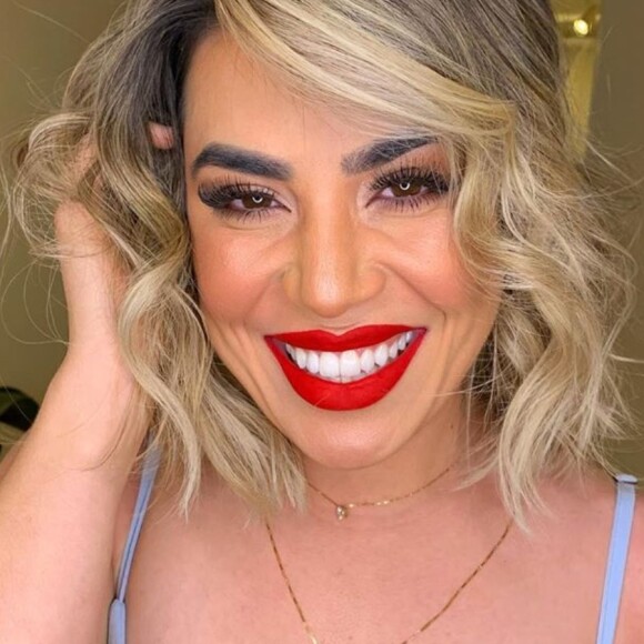 Naiara Azevedo faz transformação no cabelo e exibe resultado