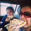Preta Gil passa férias em Miami, nos Estados Unidos e publica foto dentro do carro comendo pizza com a irmã, Marina Morena, nesta sexta-feira, 1 de março de 2013