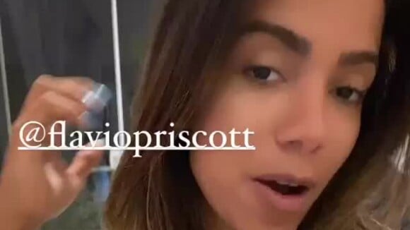 Anitta mostra cabelo natural em vídeo