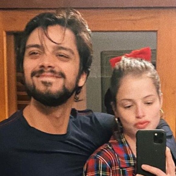 Agatha Moreira e Rodrigo Simas estão com coronavírus