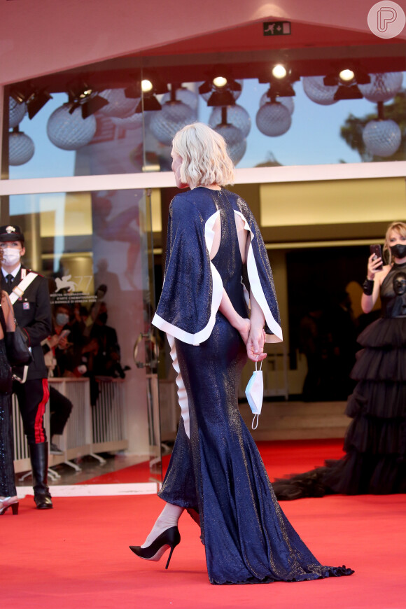 O vestido escolhido por Cate Blanchett tinha recorte nas costas