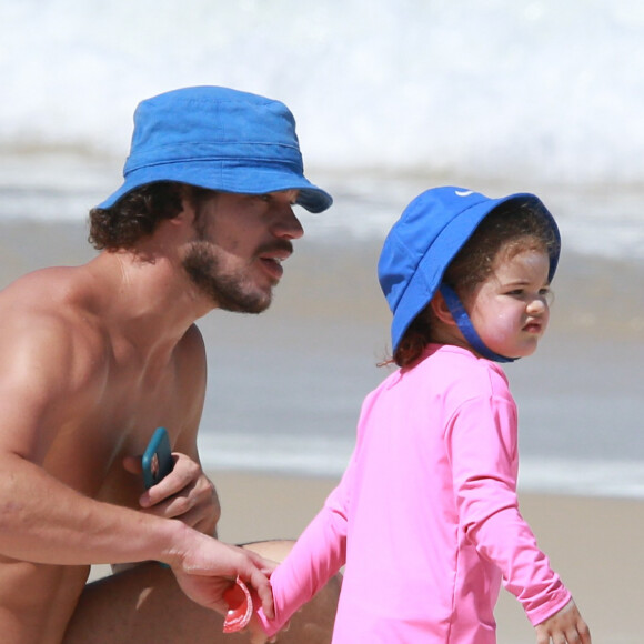 José Loreto e a filha, Bella, se divertiram em praia do Rio nesta sexta-feira, 4 de setembro de 2020
