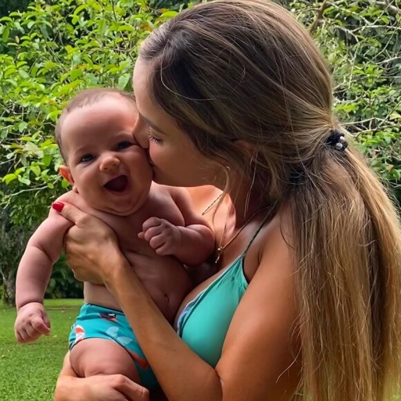 Biah Rodrigues compartilhou nova foto com o filho, Theo, de 3 meses