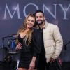 Aos 44 anos, Simony está namorando o cantor Felipe Rodriguez, de 30