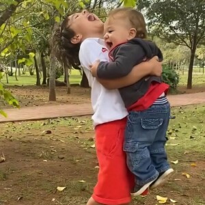 Crescimento do filho mais novo de Patricia Abravanel roubou a cena em foto