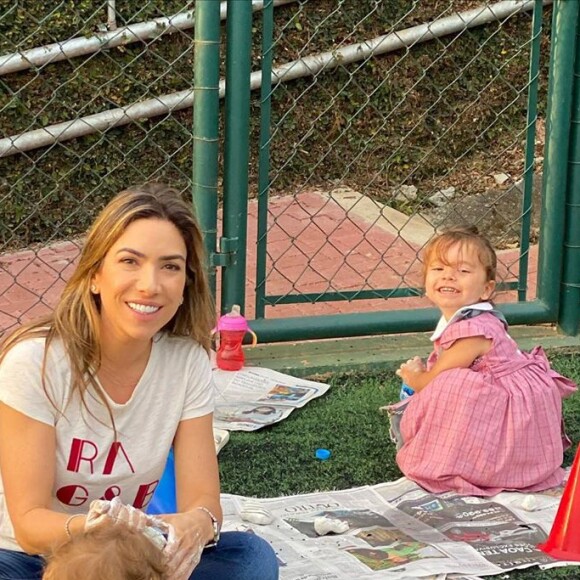 Patricia Abravanel é frequentemente vista em cenas fofas com os filhos
