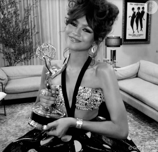 Zendaya quebra recorde e se torna a mais jovem a vencer prêmio no Emmy 2020