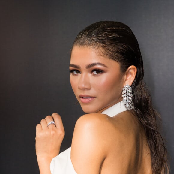 Zendaya é fã de make iluminada