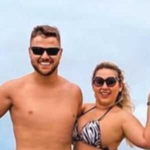 Zé Neto faz foto com a mulher, Natália Toscano, e chama atenção