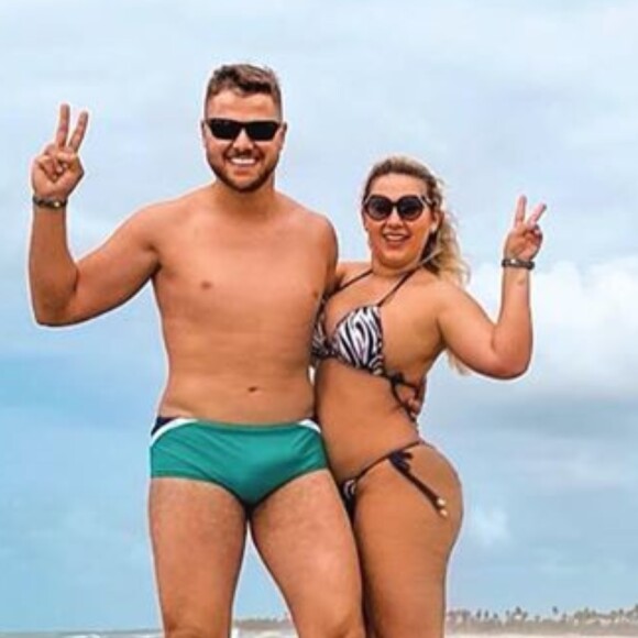 Zé Neto faz foto com a mulher, Natália Toscano, e chama atenção