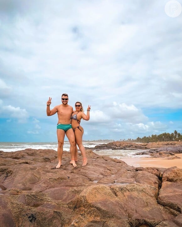 Veja foto de Zé Neto e Natália Toscano na praia!