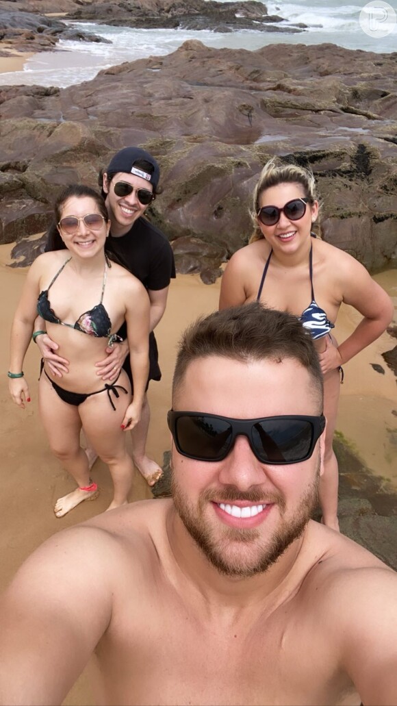 Zé Neto está curtindo viagem à Costa do Sauípe, na Bahia, com Natália Toscano e amigos