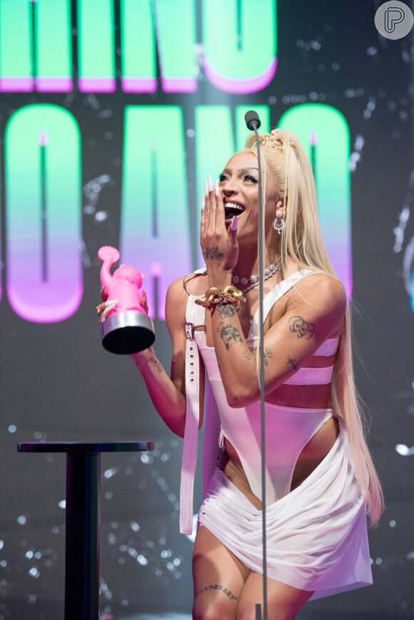 Pabllo Vittar conquistou prêmio de Hino do Ano, por "Amor de Que", no MTV Miaw 2020