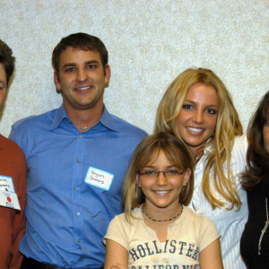 Polêmica entre Britney Spears e o pai, Jamie (de camisa vermelha), repercute entre os fãs