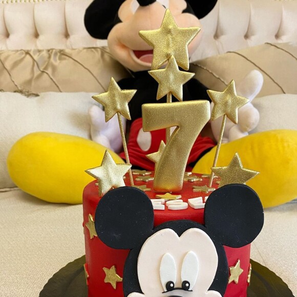 Veja bolo de mesversário de filho de Cristiano e Paula Vaccari!