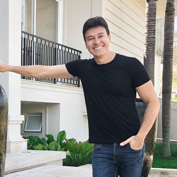 Rodrigo Faro  tem casa com espelho d'água