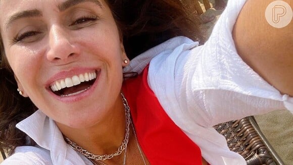 Giovanna Antonelli voltou a causar frisson nas redes sociais ao posar de biquíni