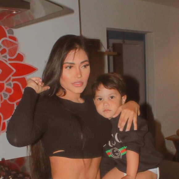 Ex-BBB Flay está namorando modelo de 22 anos