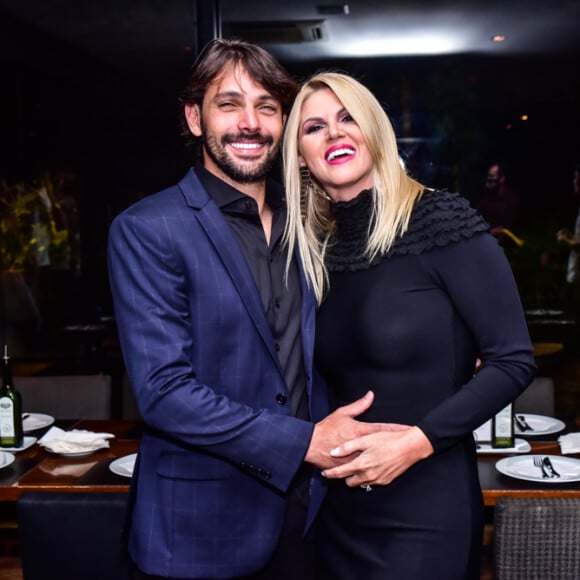 Val Marchiori é noiva do empresário Thiago Castilho