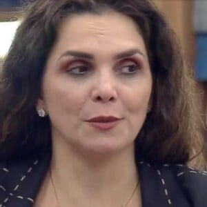 'Fazenda 2020': Luiza Ambiel dá beijo em Cartolouco na 'Hora do Faro'