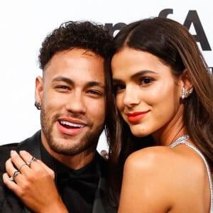 Neymar volta a seguir pai de Bruna Marquezine